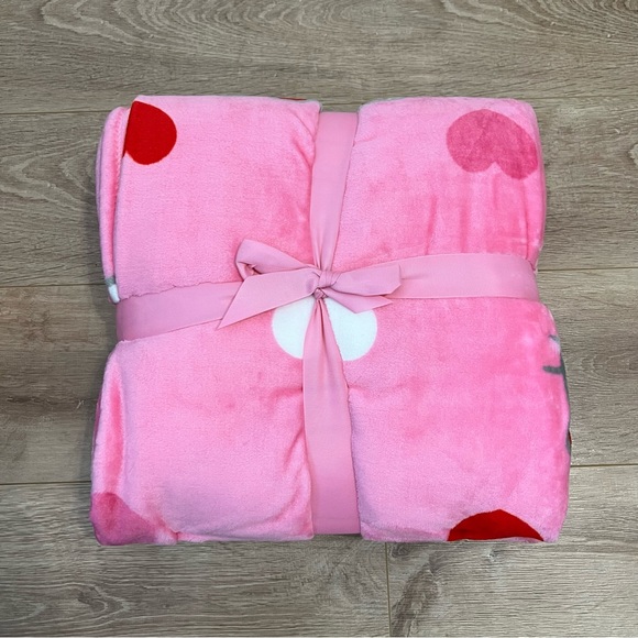 Hello kitty Valentine’s Day blanket - Picture 3 of 3